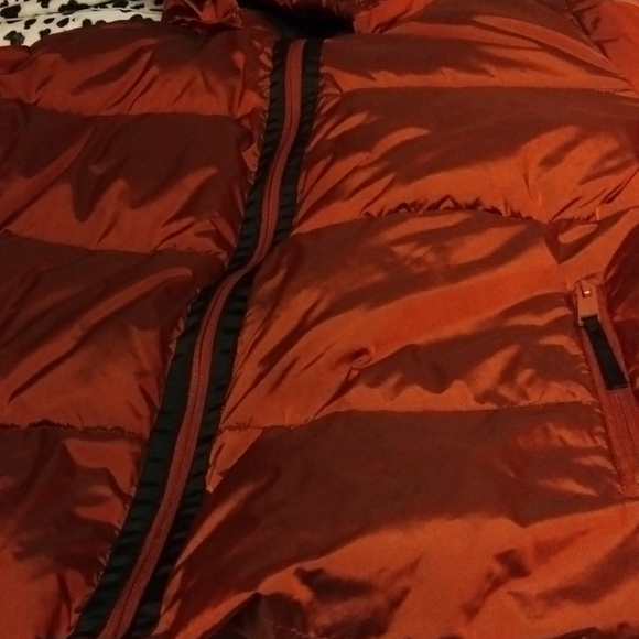 I am selling a puffer coat - Picture 3 of 6
